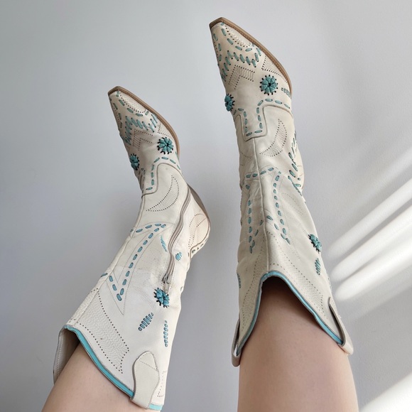 Vintage Shoes - White Leather Cowboy Boot Vintage Y2K Turquoise Whipstitch Detail Ivory Cream 8